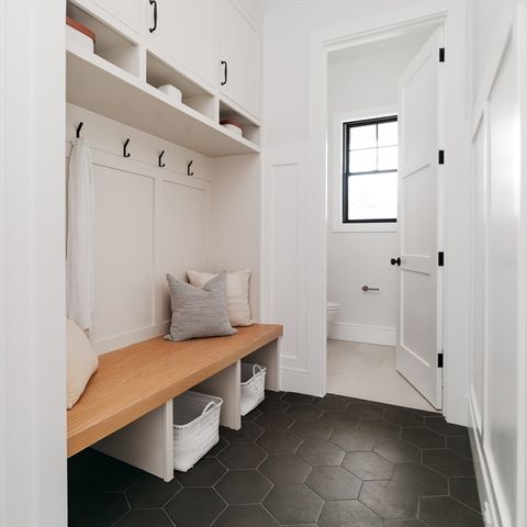 712 Watertown St 712, Newton, MA 02460