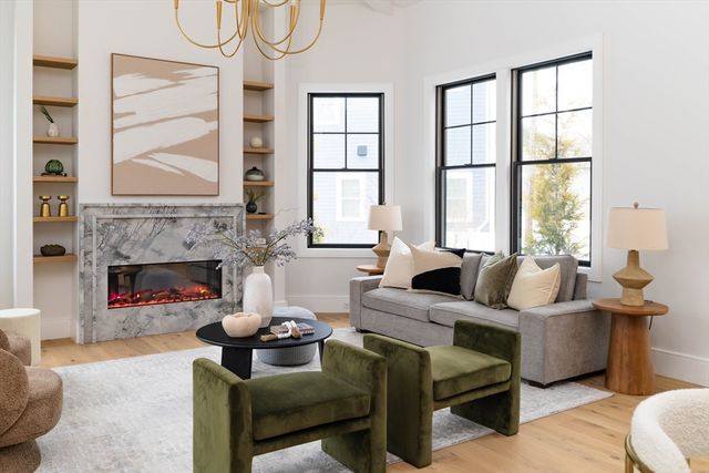 712 Watertown St 712, Newton, MA 02460