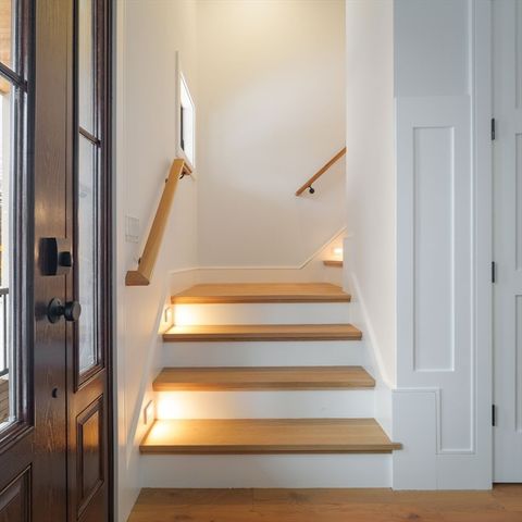 712 Watertown St 712, Newton, MA 02460