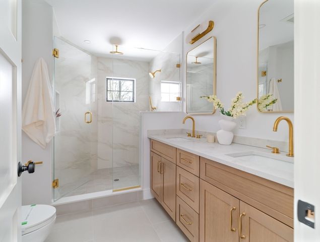 712 Watertown St 712, Newton, MA 02460