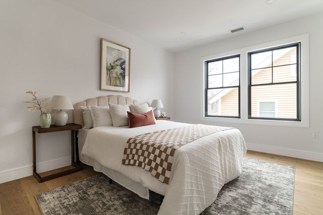 712 Watertown St 712, Newton, MA 02460