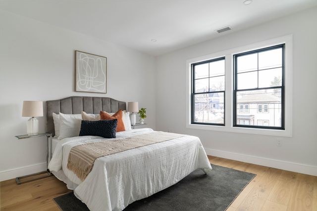 712 Watertown St 712, Newton, MA 02460