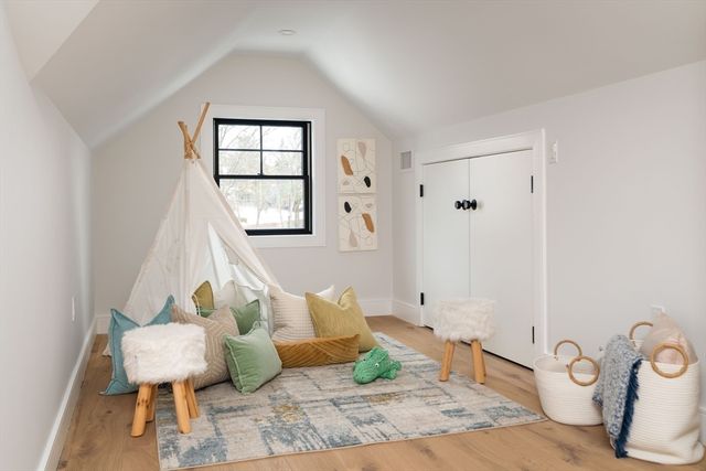 712 Watertown St 712, Newton, MA 02460