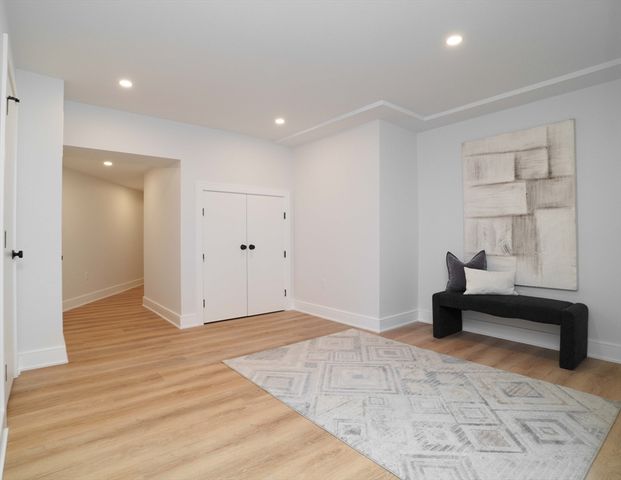 712 Watertown St 712, Newton, MA 02460