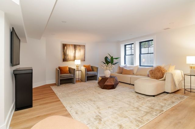 712 Watertown St 712, Newton, MA 02460