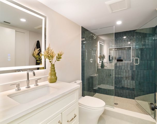 712 Watertown St 712, Newton, MA 02460
