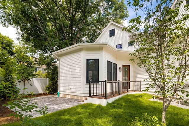 712 Watertown St 712, Newton, MA 02460