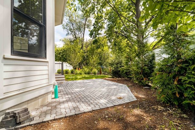 712 Watertown St 712, Newton, MA 02460