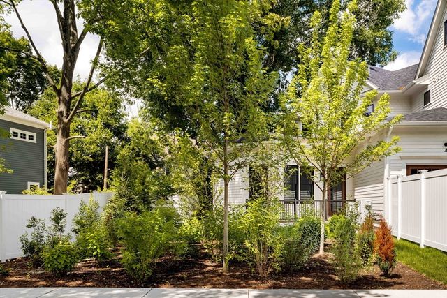 712 Watertown St 712, Newton, MA 02460