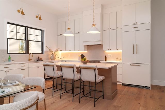 712 Watertown St 712, Newton, MA 02460