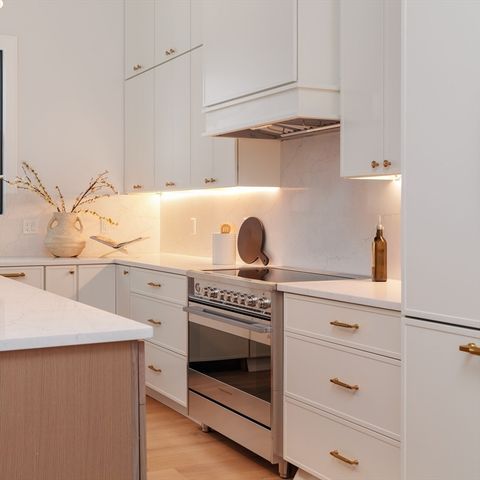 712 Watertown St 712, Newton, MA 02460