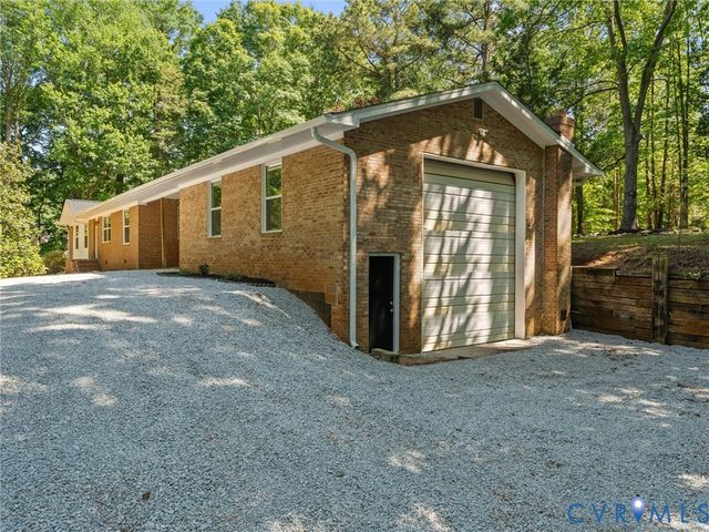2725 Daphne Ln, Powhatan, VA 23139