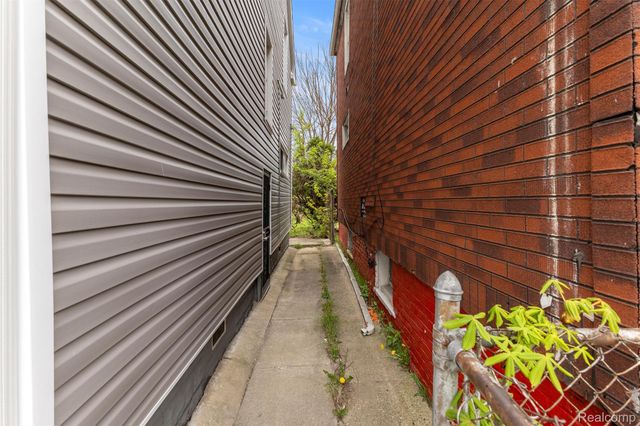 5462 Parker Street, Detroit, MI 48213