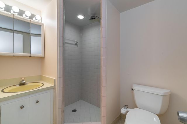 650 Tennis Club Dr 303, Fort Lauderdale, FL 33311