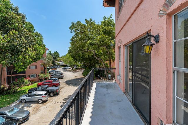 650 Tennis Club Dr 303, Fort Lauderdale, FL 33311