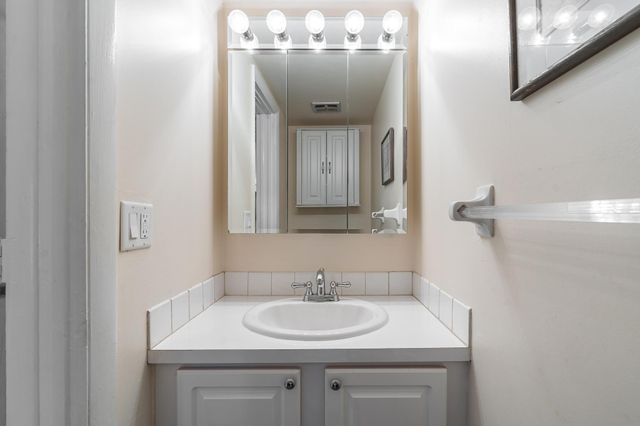 650 Tennis Club Dr 303, Fort Lauderdale, FL 33311