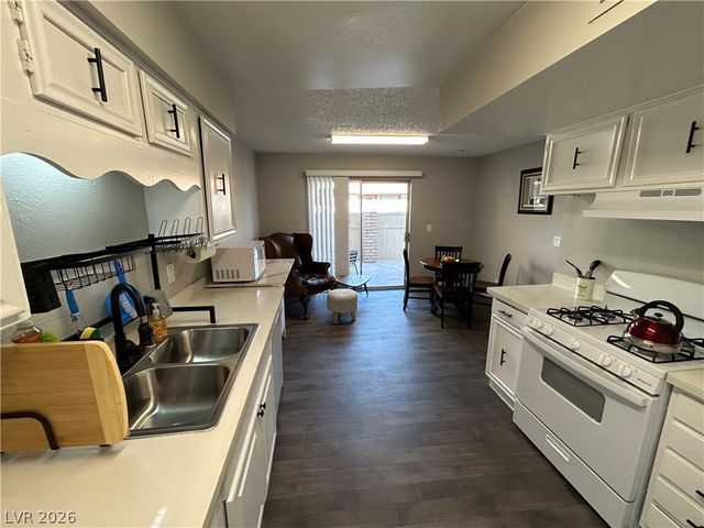 4458 Del Oro Drive, Las Vegas, NV 89102