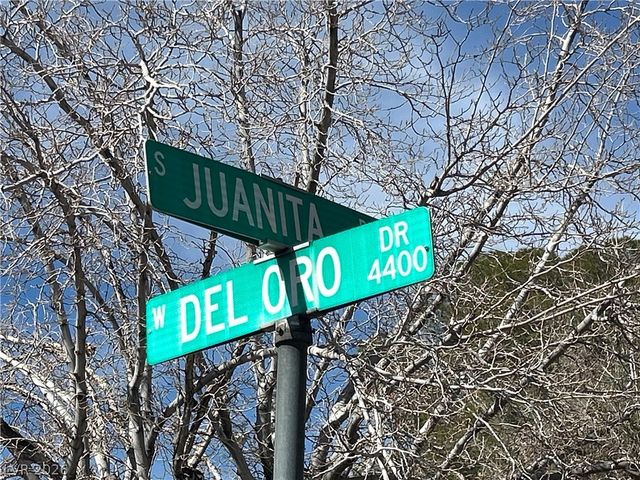 4458 Del Oro Drive, Las Vegas, NV 89102