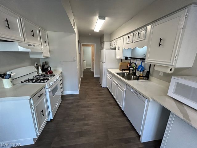 4458 Del Oro Drive, Las Vegas, NV 89102