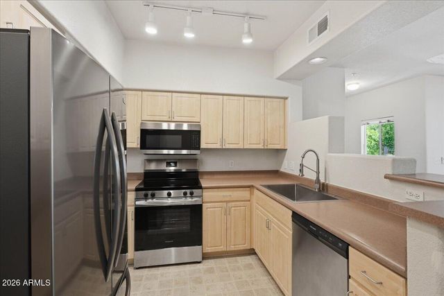 7401 W ARROWHEAD CLUBHOUSE Drive 2083, Glendale, AZ 85308