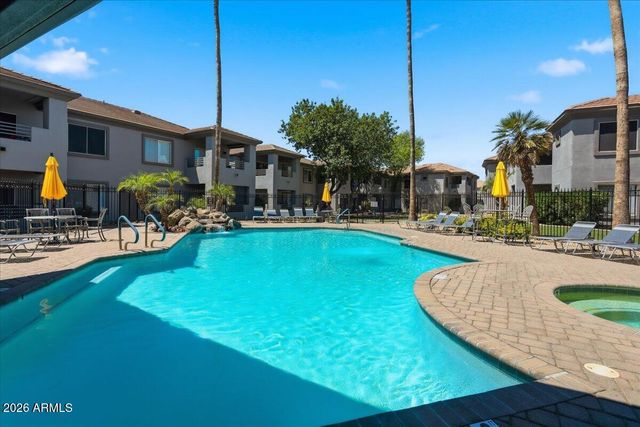 7401 W ARROWHEAD CLUBHOUSE Drive 2083, Glendale, AZ 85308