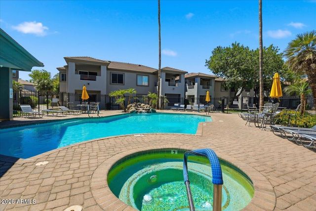 7401 W ARROWHEAD CLUBHOUSE Drive 2083, Glendale, AZ 85308