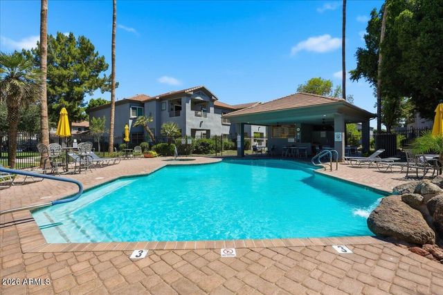 7401 W ARROWHEAD CLUBHOUSE Drive 2083, Glendale, AZ 85308