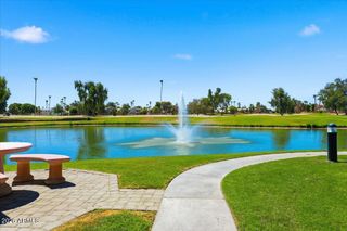 7401 W ARROWHEAD CLUBHOUSE Drive 2083, Glendale, AZ 85308