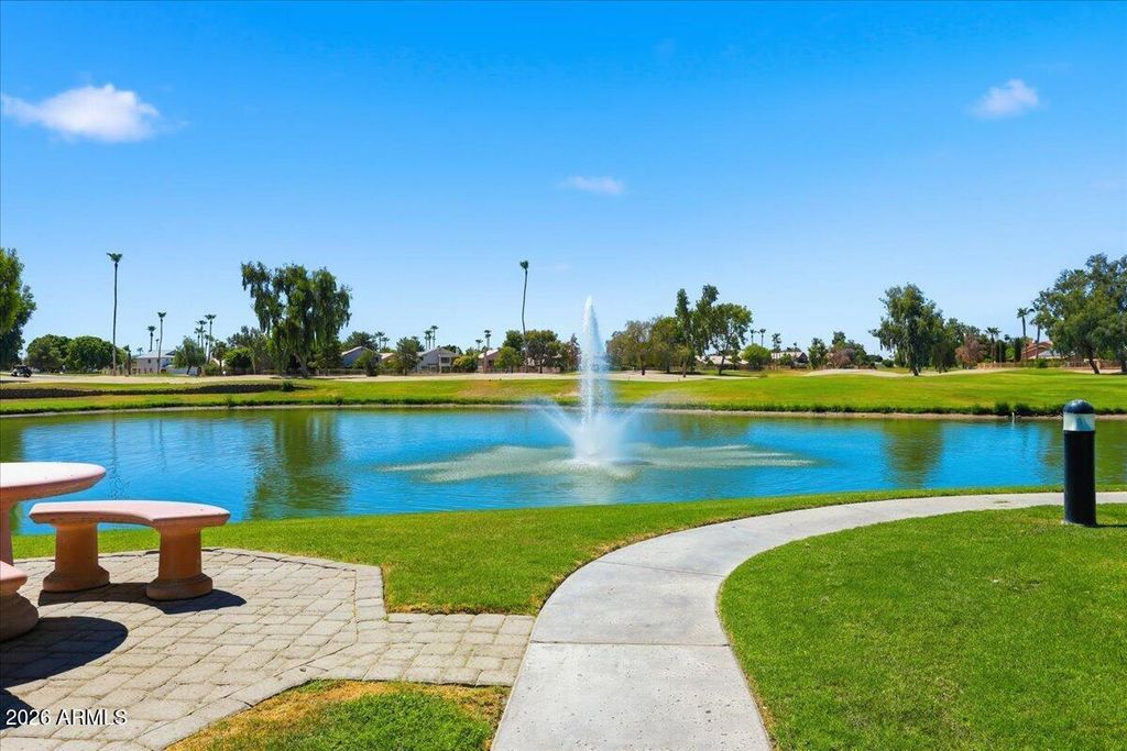 7401 W ARROWHEAD CLUBHOUSE Drive 2083, Glendale, AZ 85308