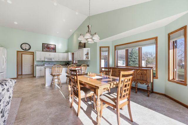 2622 Wheatland Drive S, Fargo, ND 58103