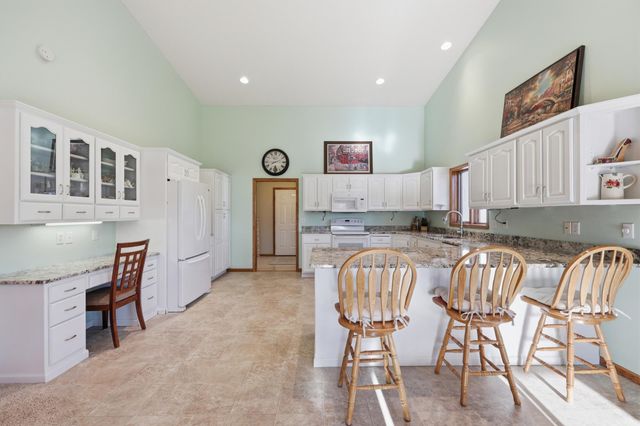 2622 Wheatland Drive S, Fargo, ND 58103
