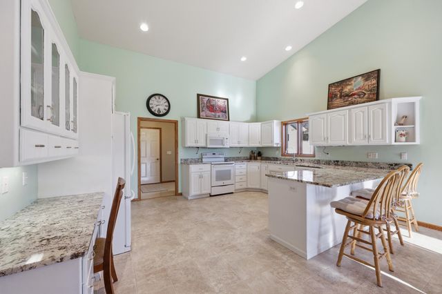 2622 Wheatland Drive S, Fargo, ND 58103