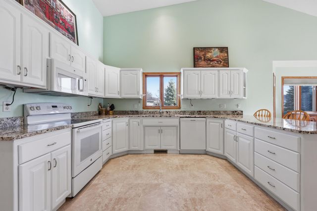 2622 Wheatland Drive S, Fargo, ND 58103