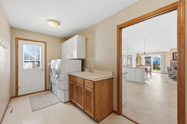 2622 Wheatland Drive S, Fargo, ND 58103