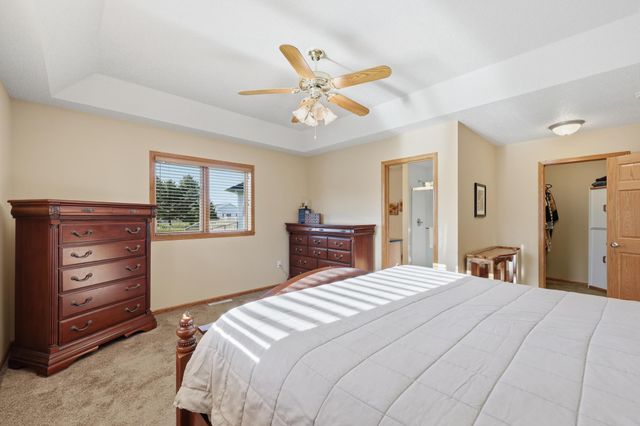 2622 Wheatland Drive S, Fargo, ND 58103