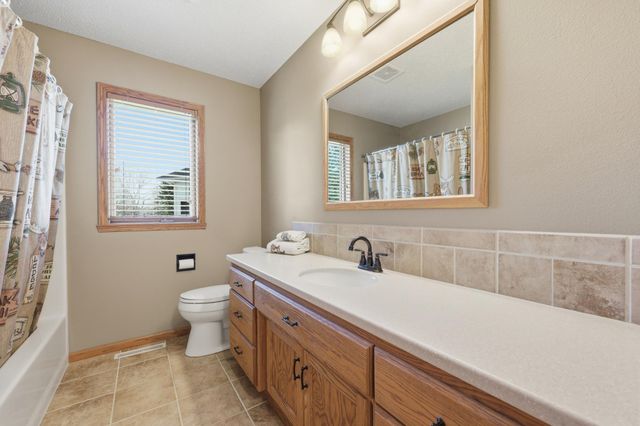2622 Wheatland Drive S, Fargo, ND 58103