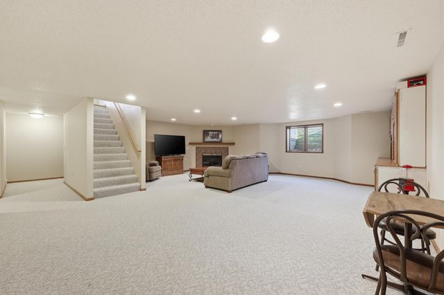 2622 Wheatland Drive S, Fargo, ND 58103