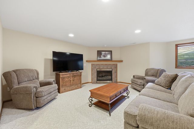 2622 Wheatland Drive S, Fargo, ND 58103