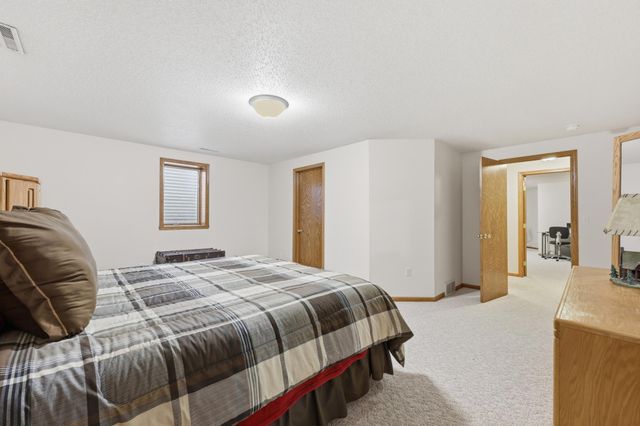 2622 Wheatland Drive S, Fargo, ND 58103