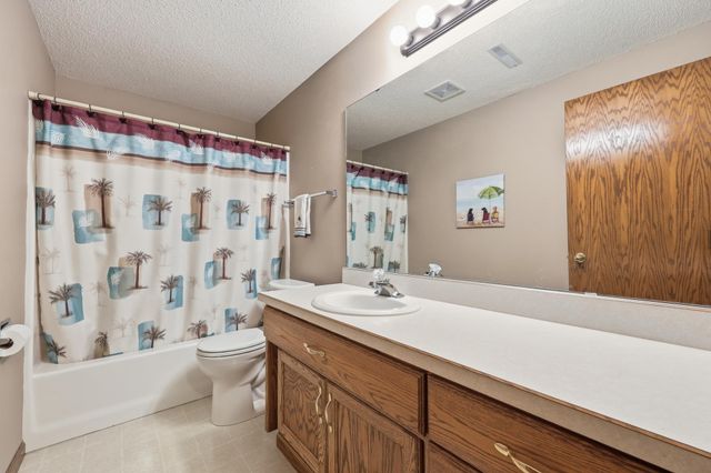2622 Wheatland Drive S, Fargo, ND 58103