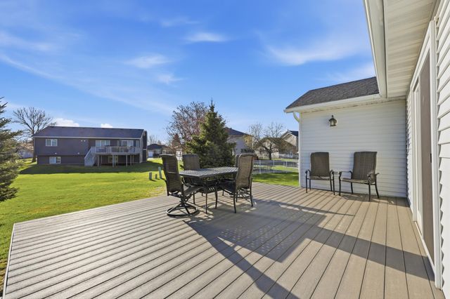 2622 Wheatland Drive S, Fargo, ND 58103