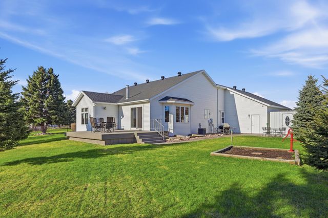 2622 Wheatland Drive S, Fargo, ND 58103