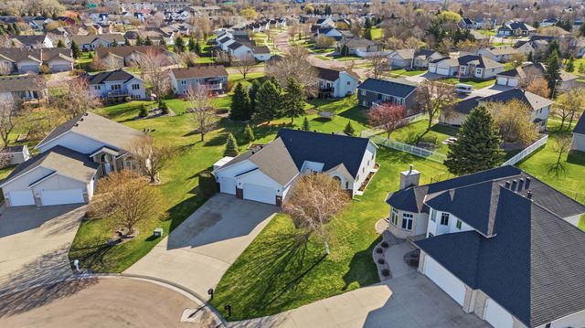 2622 Wheatland Drive S, Fargo, ND 58103