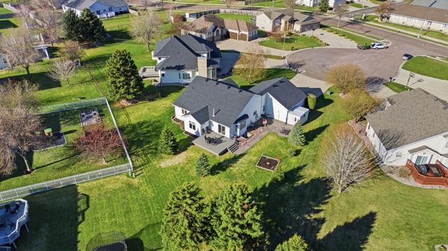 2622 Wheatland Drive S, Fargo, ND 58103