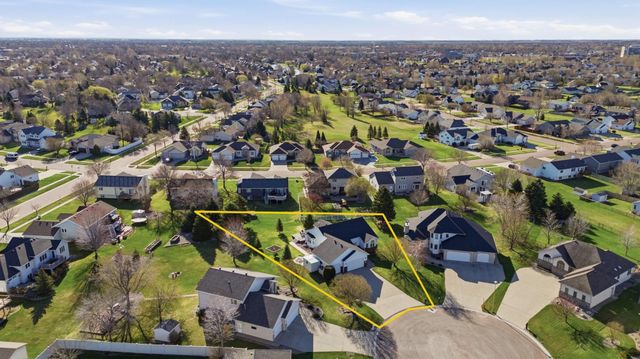 2622 Wheatland Drive S, Fargo, ND 58103