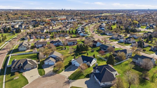 2622 Wheatland Drive S, Fargo, ND 58103