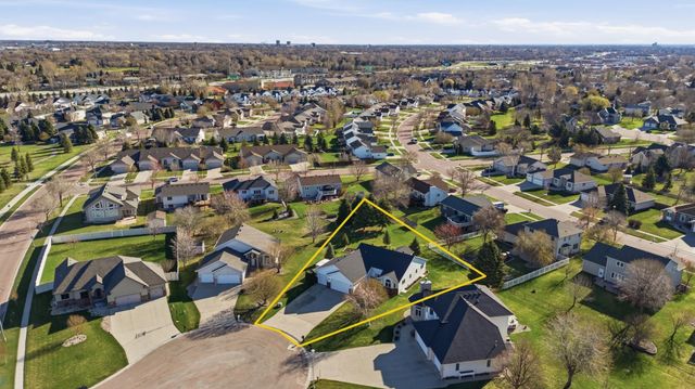 2622 Wheatland Drive S, Fargo, ND 58103