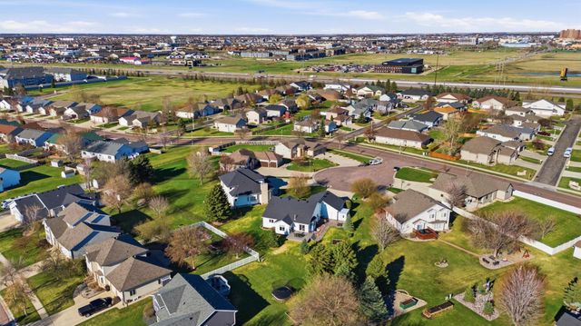 2622 Wheatland Drive S, Fargo, ND 58103