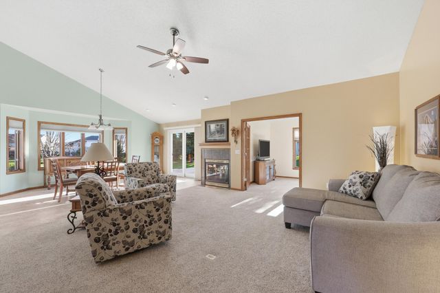 2622 Wheatland Drive S, Fargo, ND 58103