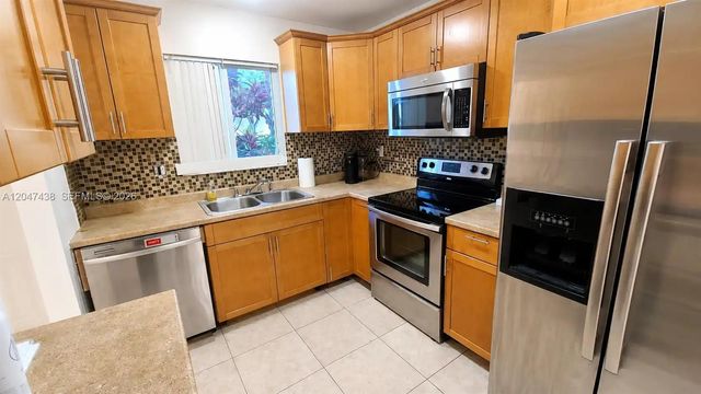 3321 Raleigh Street 3H, Hollywood, FL 33021